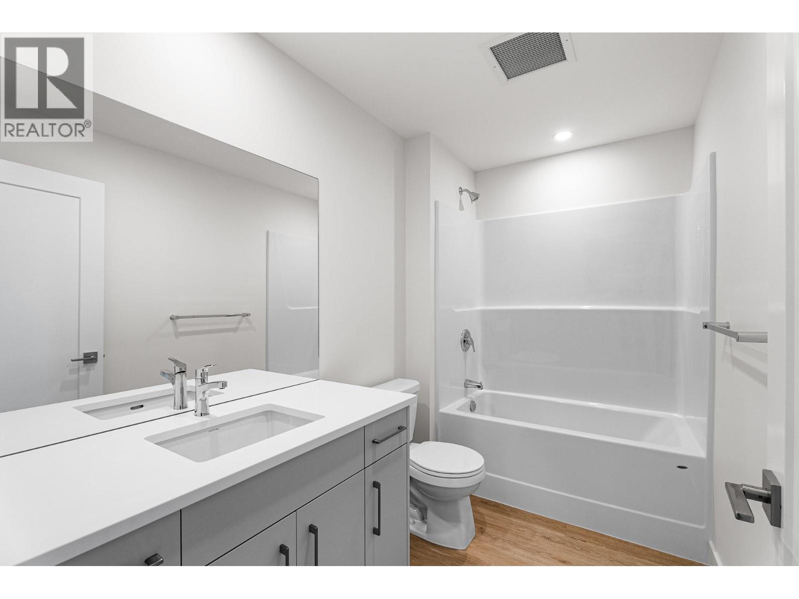 1844 Qu'Appelle Boulevard Unit# 206, Kamloops, BC - Indoor Photo Showing Bathroom