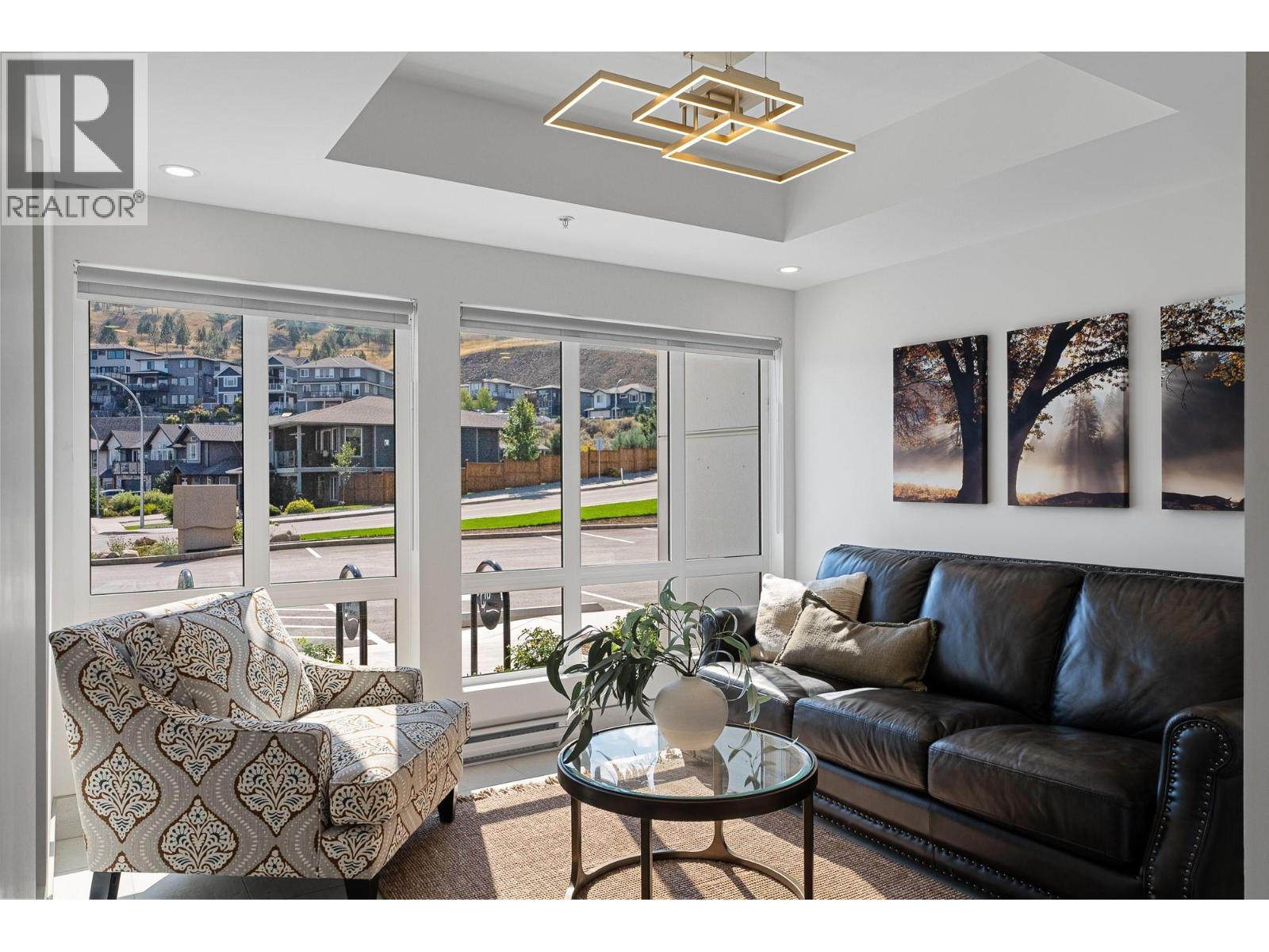 1844 Qu'Appelle Boulevard Unit# 206, Kamloops, BC - Indoor Photo Showing Living Room