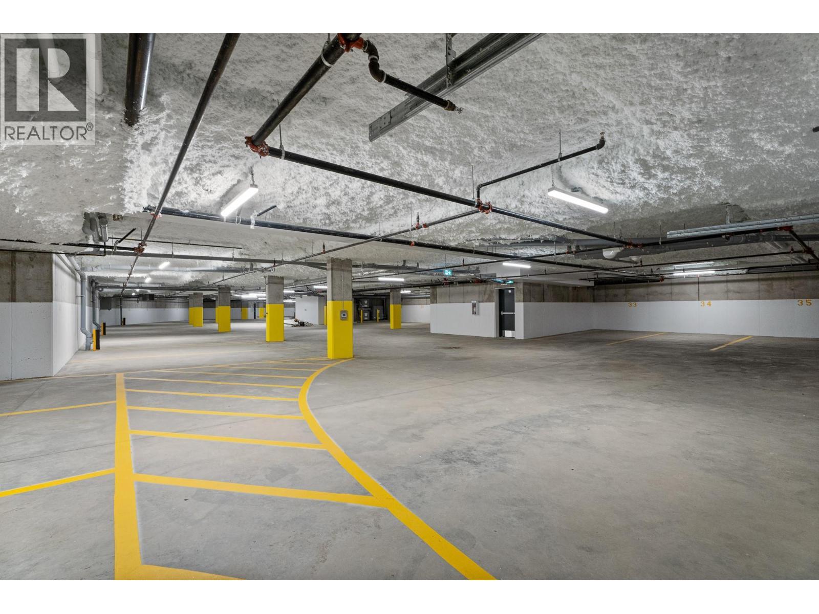 1844 Qu'Appelle Boulevard Unit# 206, Kamloops, BC - Indoor Photo Showing Garage