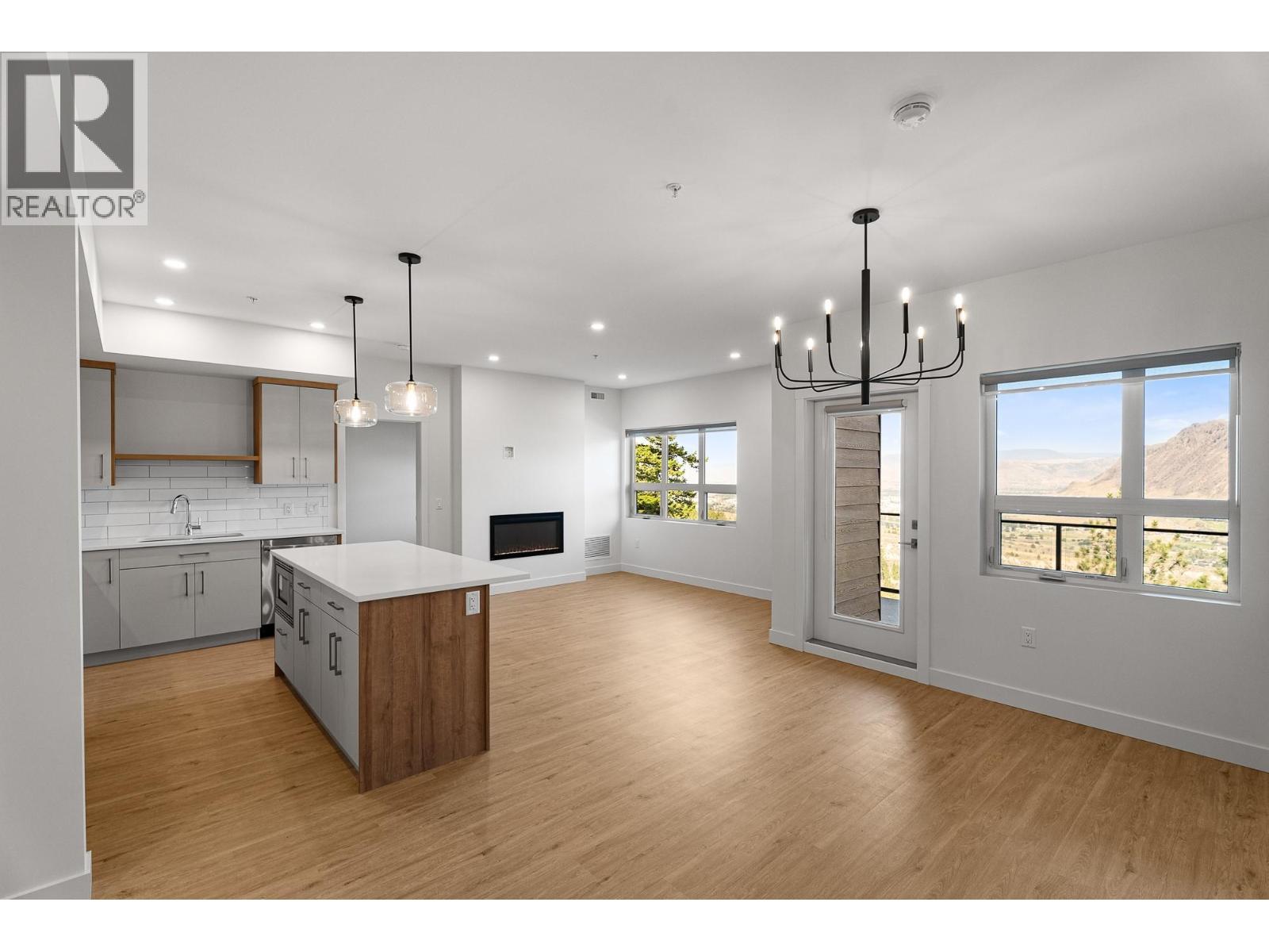 1844 Qu'Appelle Boulevard Unit# 206, Kamloops, BC - Indoor Photo Showing Other Room With Fireplace