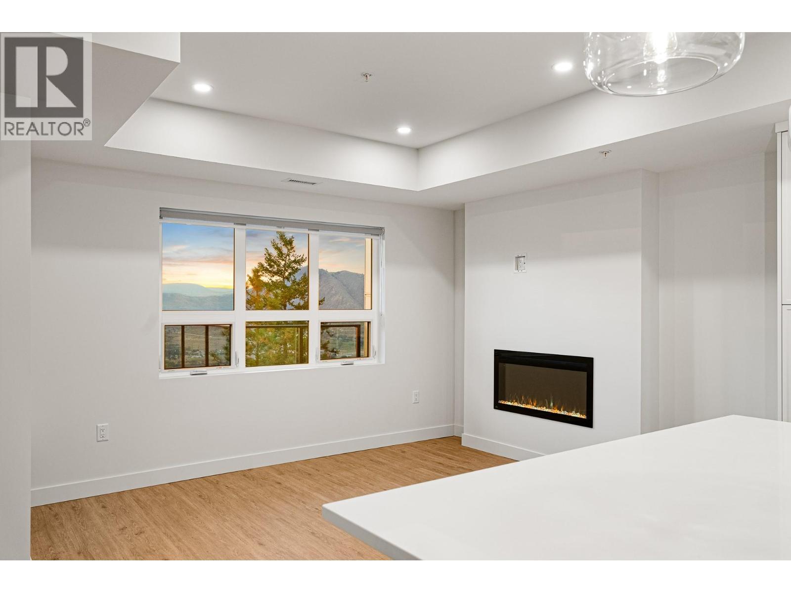 1844 Qu'Appelle Boulevard Unit# 103, Kamloops, BC - Indoor With Fireplace