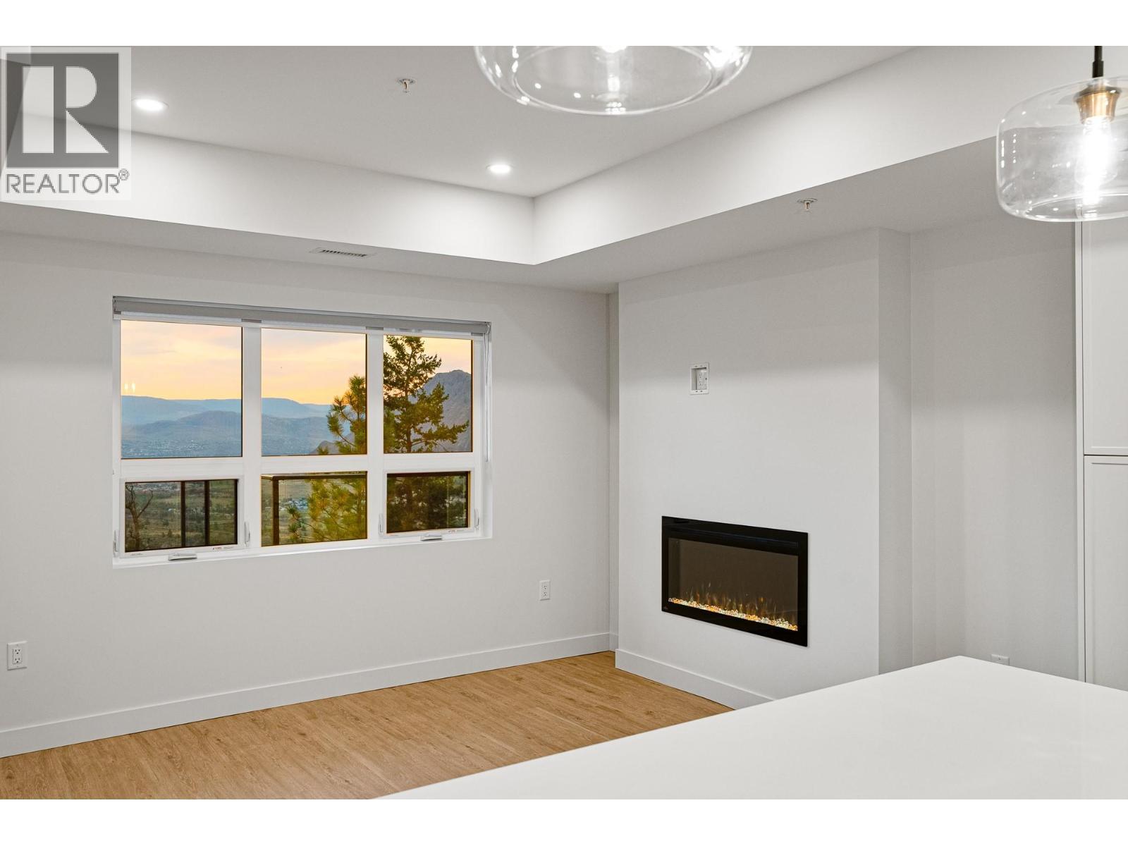 1844 Qu'Appelle Boulevard Unit# 103, Kamloops, BC - Indoor With Fireplace