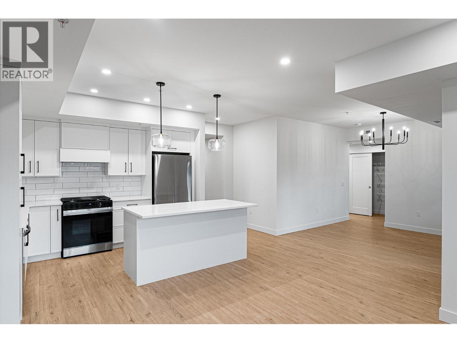 1844 Qu'Appelle Boulevard Unit# 103, Kamloops, BC - Indoor Photo Showing Kitchen With Upgraded Kitchen