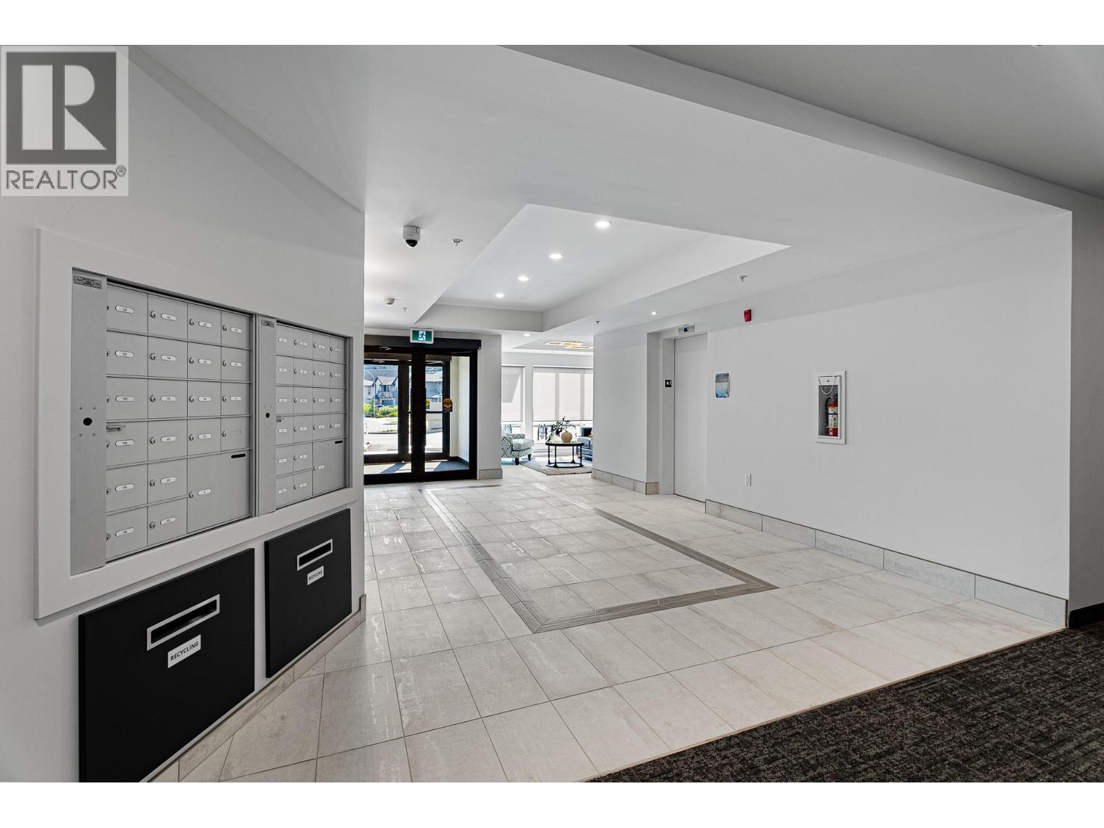 1844 Qu'Appelle Boulevard Unit# 103, Kamloops, BC - Indoor Photo Showing Other Room