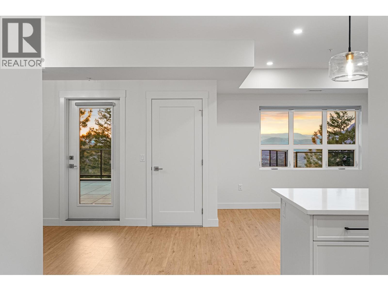 1844 Qu'Appelle Boulevard Unit# 103, Kamloops, BC - Indoor Photo Showing Other Room