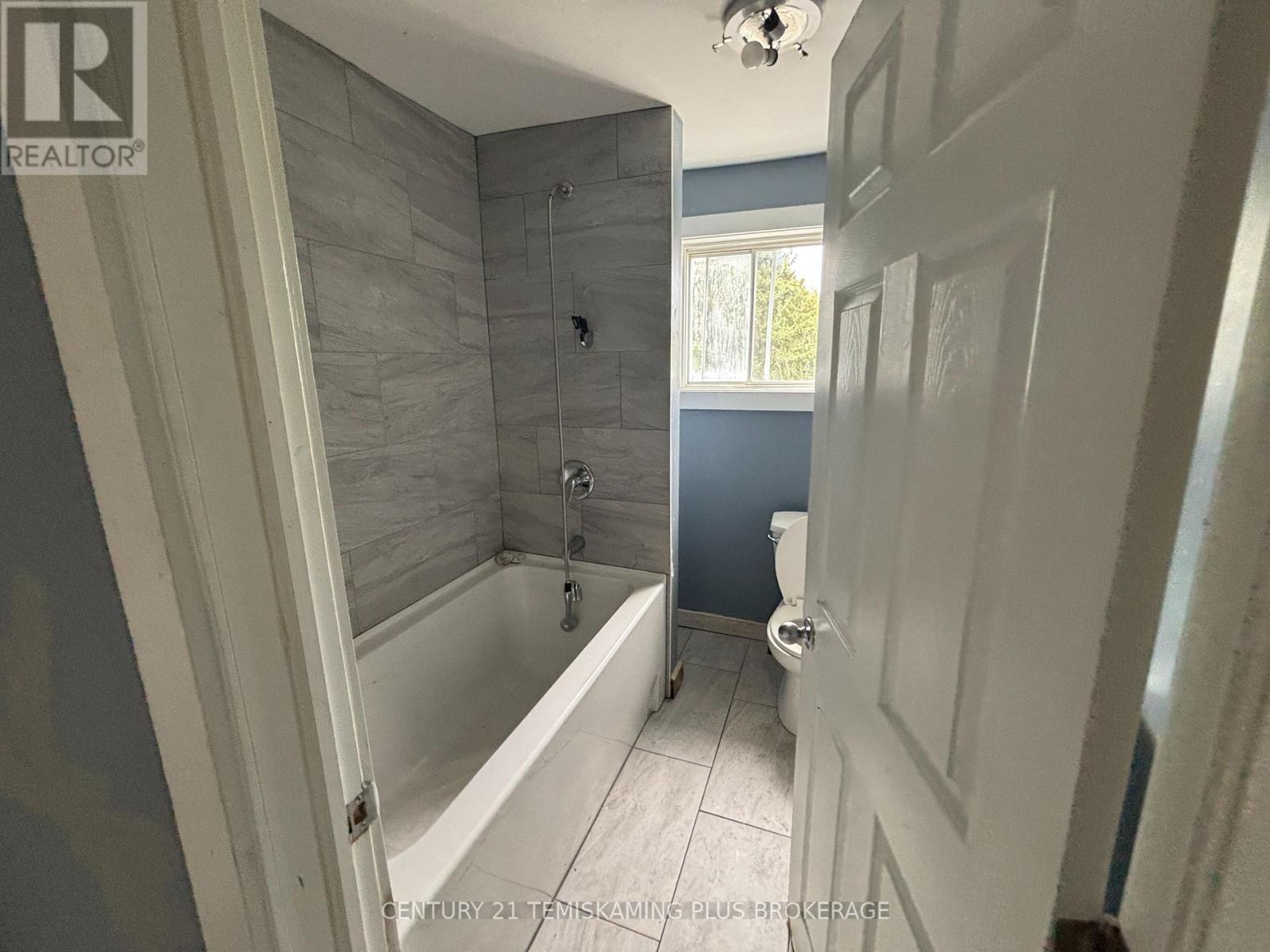 70 Nickle Street, Cobalt, ON - Indoor Photo Showing Bathroom