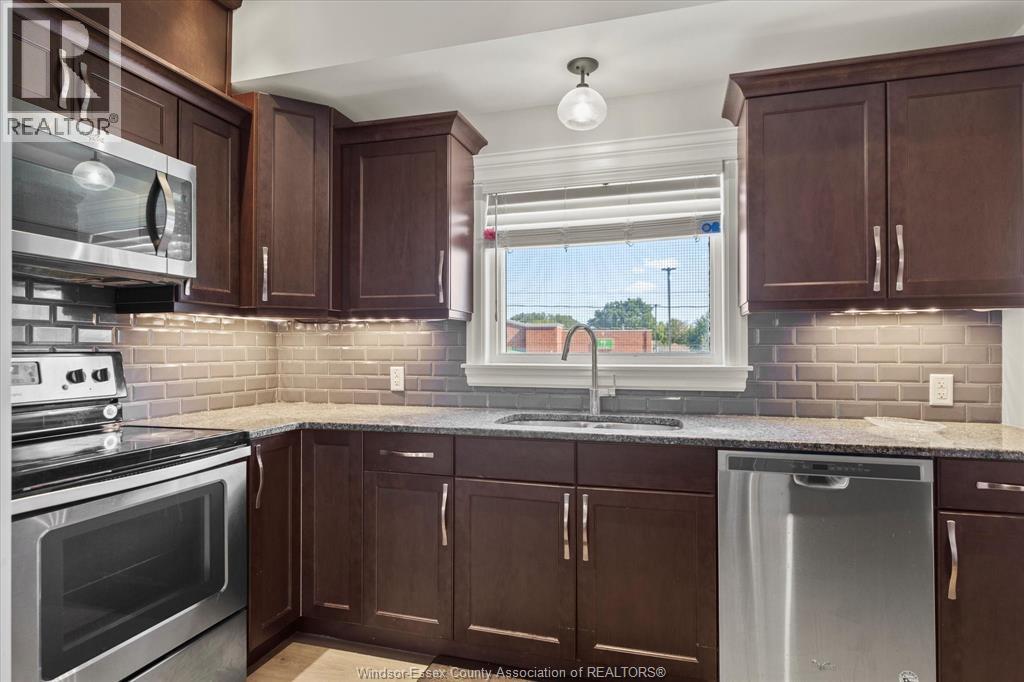 111 Sandwich Street South Unit# 201, Amherstburg, ON - Indoor Photo Showing Kitchen With Upgraded Kitchen