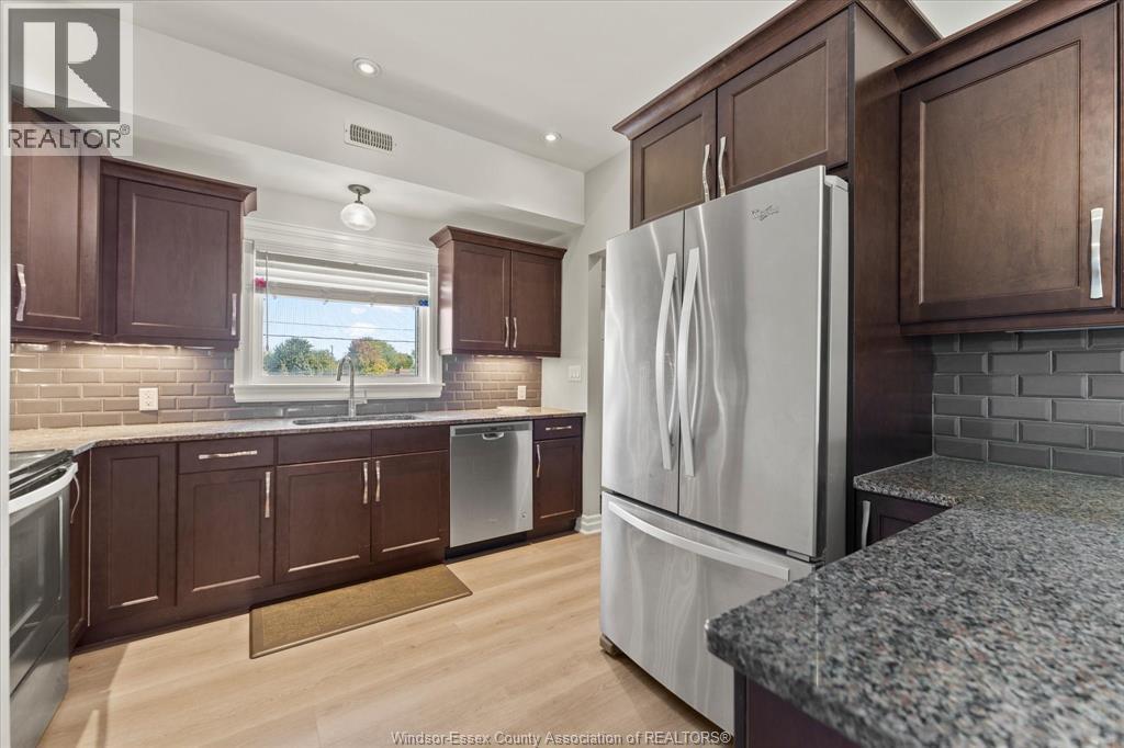 111 Sandwich Street South Unit# 201, Amherstburg, ON - Indoor Photo Showing Kitchen