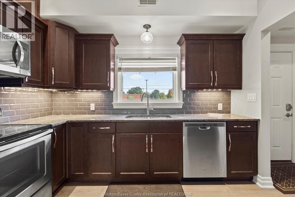 111 Sandwich Street South Unit# 201, Amherstburg, ON - Indoor Photo Showing Kitchen