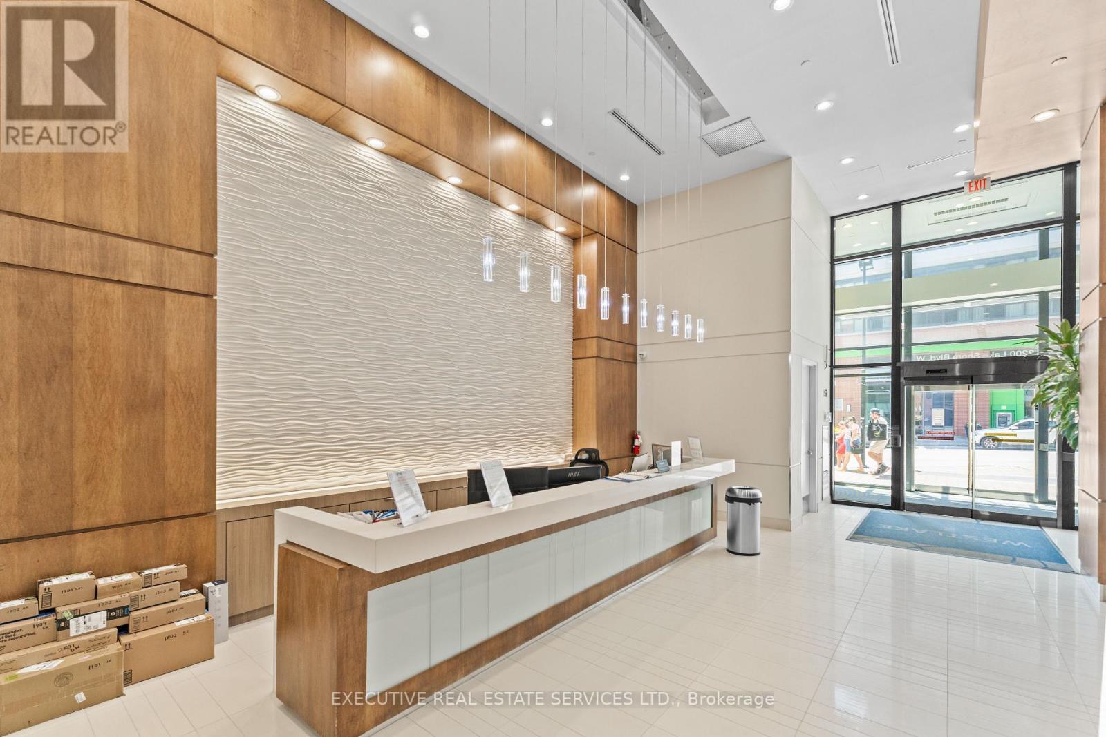 Lph07 - 2200 Lakeshore Boulevard W, Toronto, ON - Indoor Photo Showing Other Room