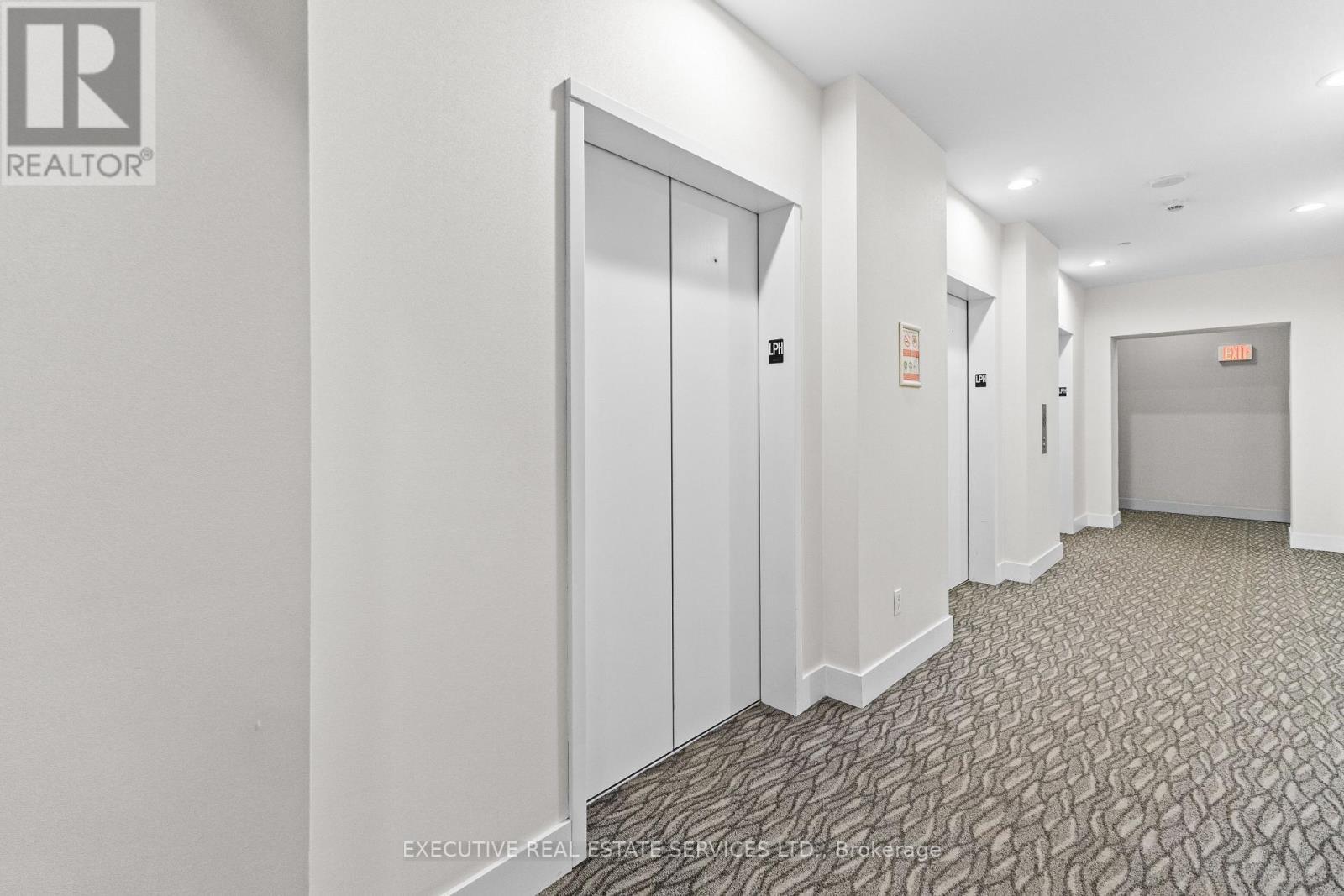 Lph07 - 2200 Lakeshore Boulevard W, Toronto, ON - Indoor Photo Showing Other Room