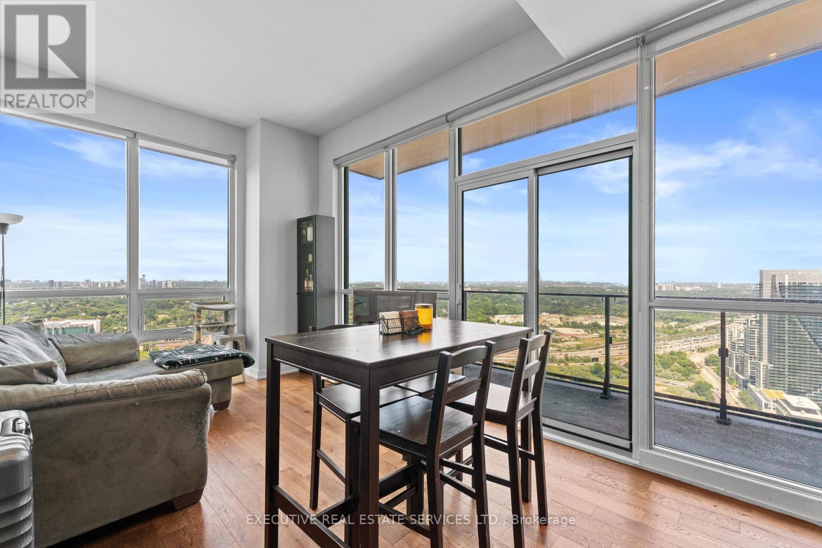 Lph07 - 2200 Lakeshore Boulevard W, Toronto, ON - Indoor