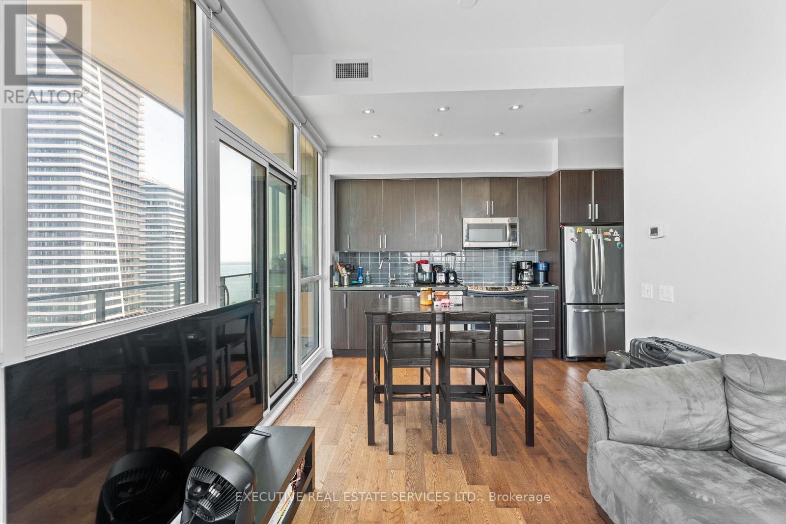 Lph07 - 2200 Lakeshore Boulevard W, Toronto, ON - Indoor Photo Showing Other Room