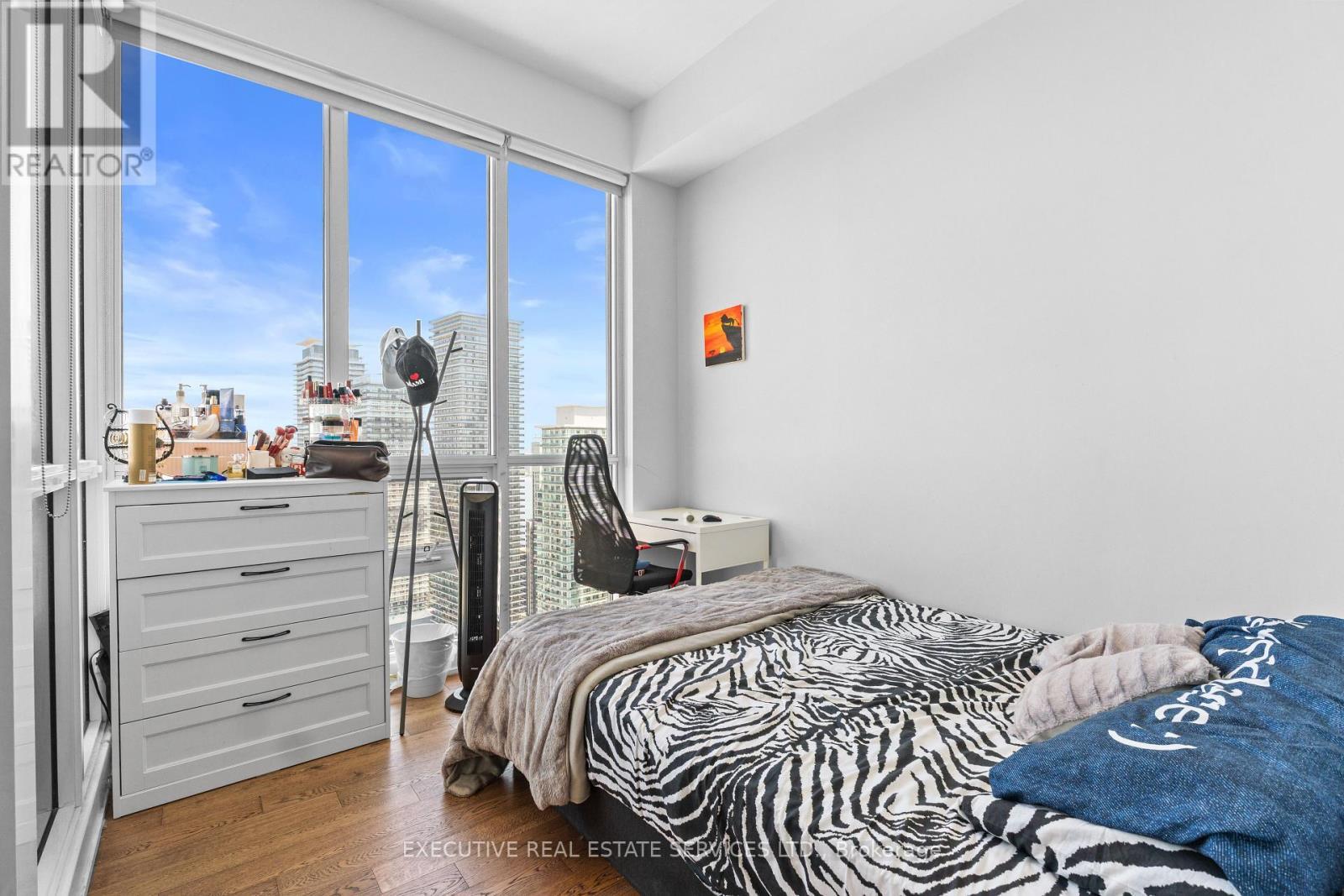 Lph07 - 2200 Lakeshore Boulevard W, Toronto, ON - Indoor Photo Showing Bedroom