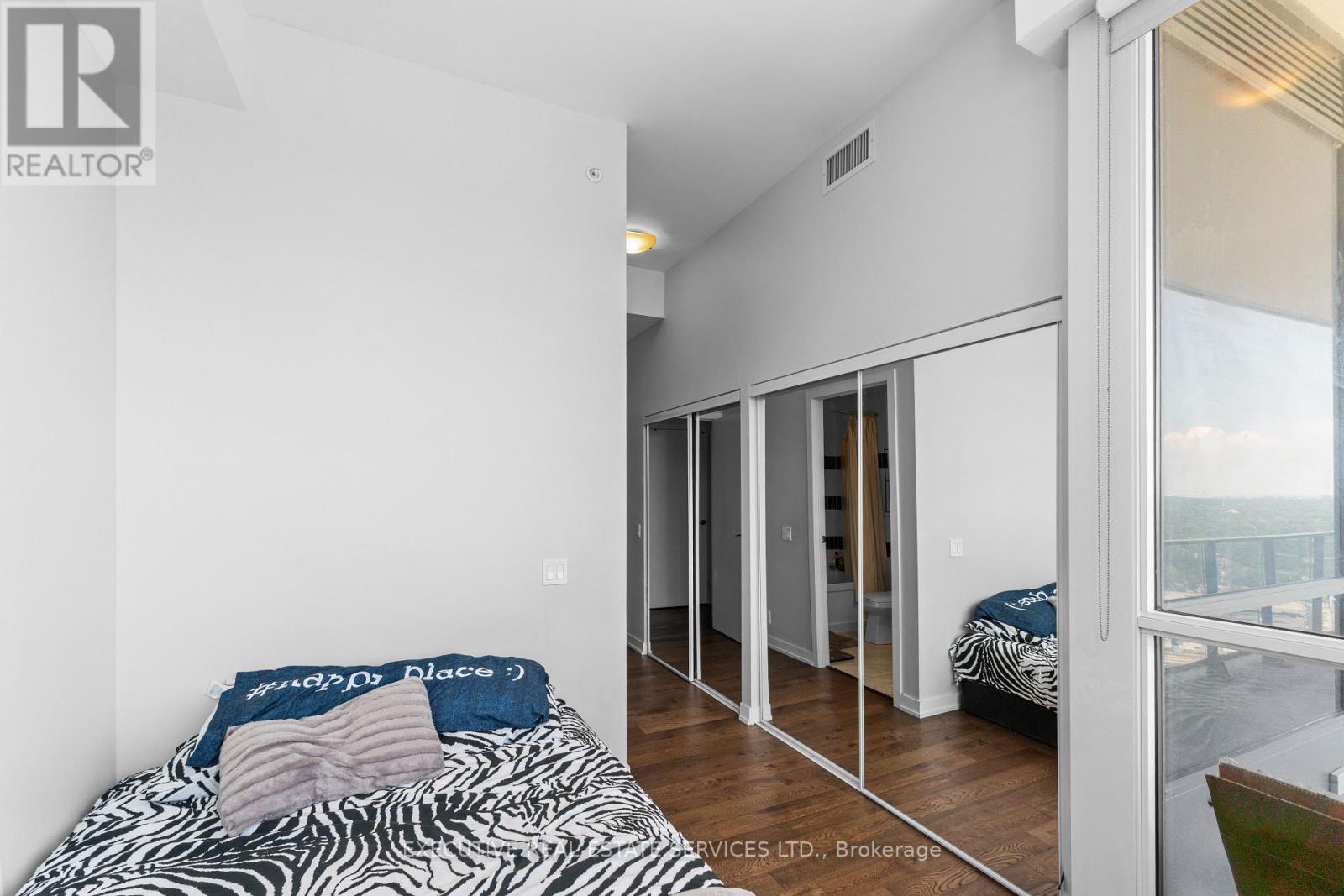 Lph07 - 2200 Lakeshore Boulevard W, Toronto, ON - Indoor Photo Showing Bedroom