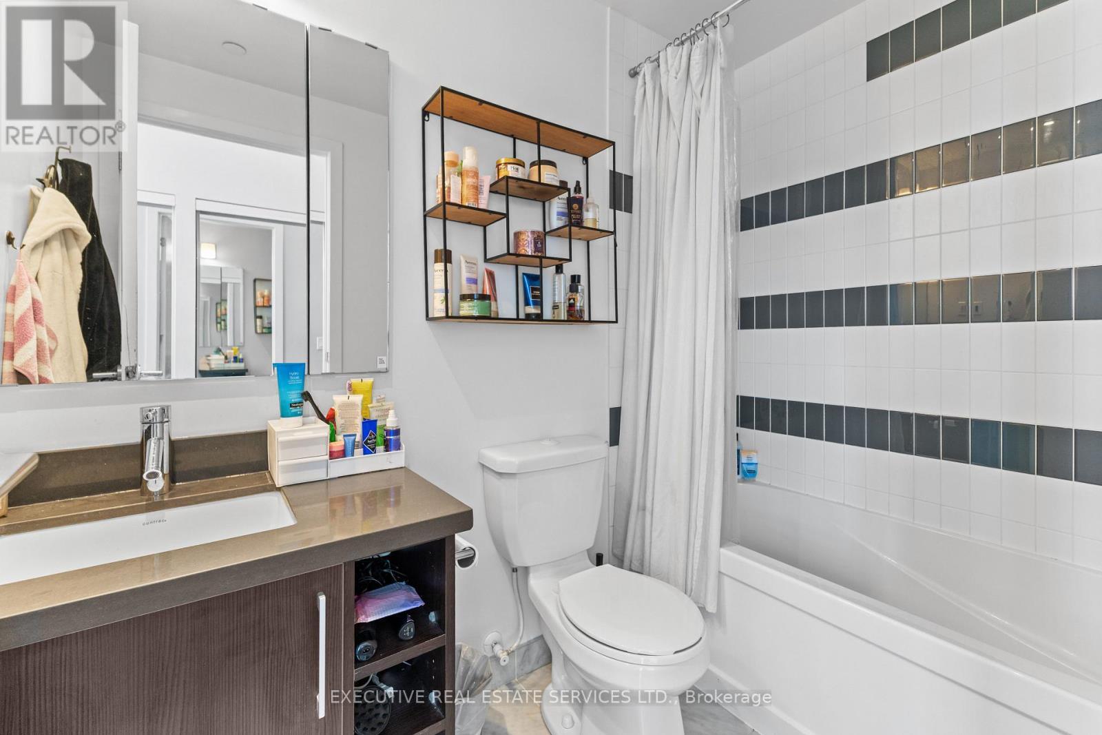 Lph07 - 2200 Lakeshore Boulevard W, Toronto, ON - Indoor Photo Showing Bathroom