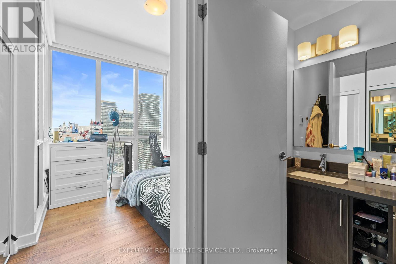 Lph07 - 2200 Lakeshore Boulevard W, Toronto, ON - Indoor