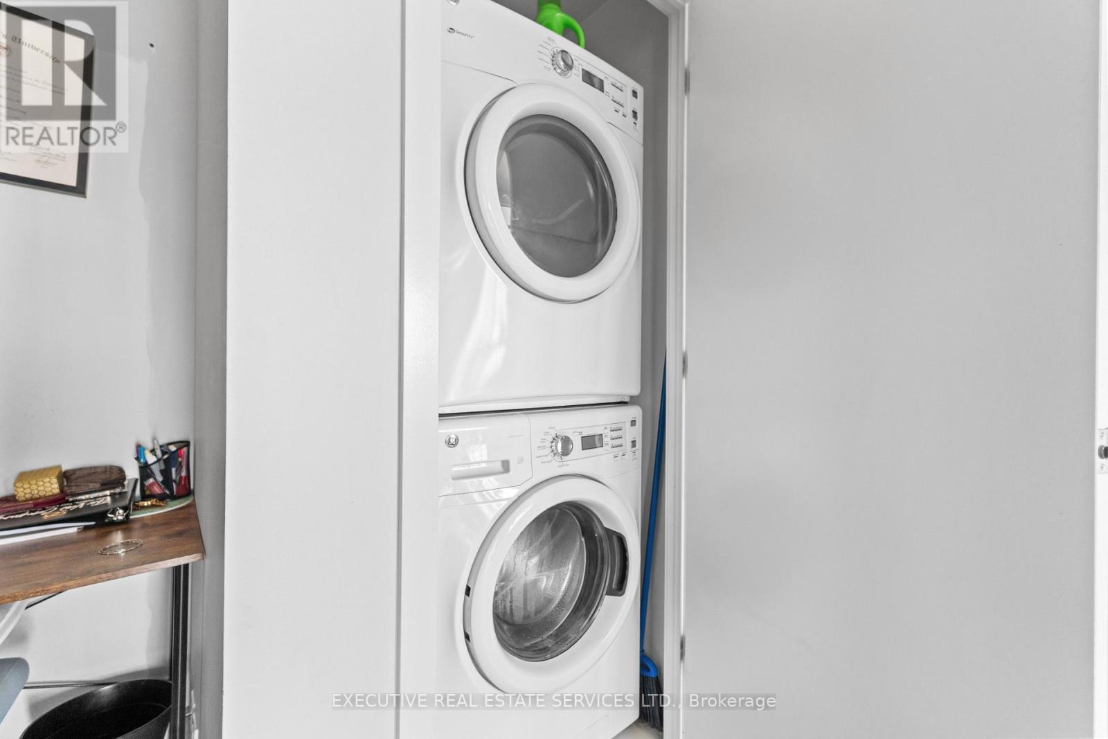 Lph07 - 2200 Lakeshore Boulevard W, Toronto, ON - Indoor Photo Showing Laundry Room