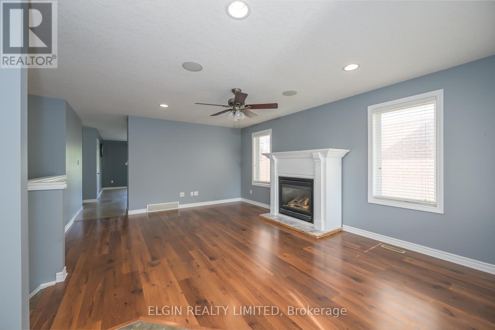 12 Peach Tree Boulevard, St. Thomas, ON - Indoor Photo Showing Living Room With Fireplace