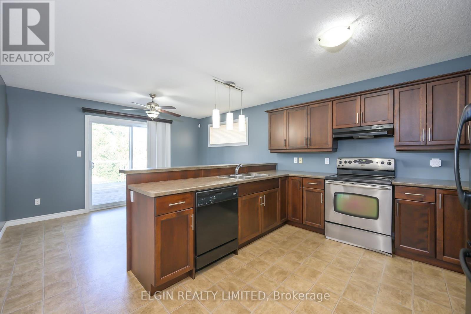 12 Peach Tree Boulevard, St. Thomas, ON - Indoor Photo Showing Kitchen With Double Sink