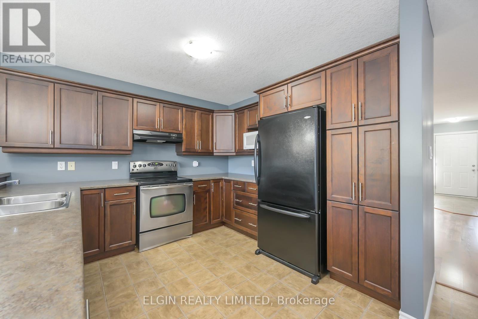 12 Peach Tree Boulevard, St. Thomas, ON - Indoor Photo Showing Kitchen