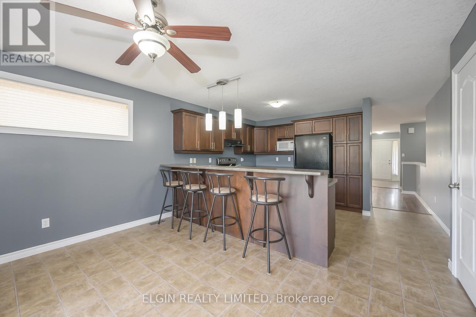 12 Peach Tree Boulevard, St. Thomas, ON - Indoor Photo Showing Kitchen