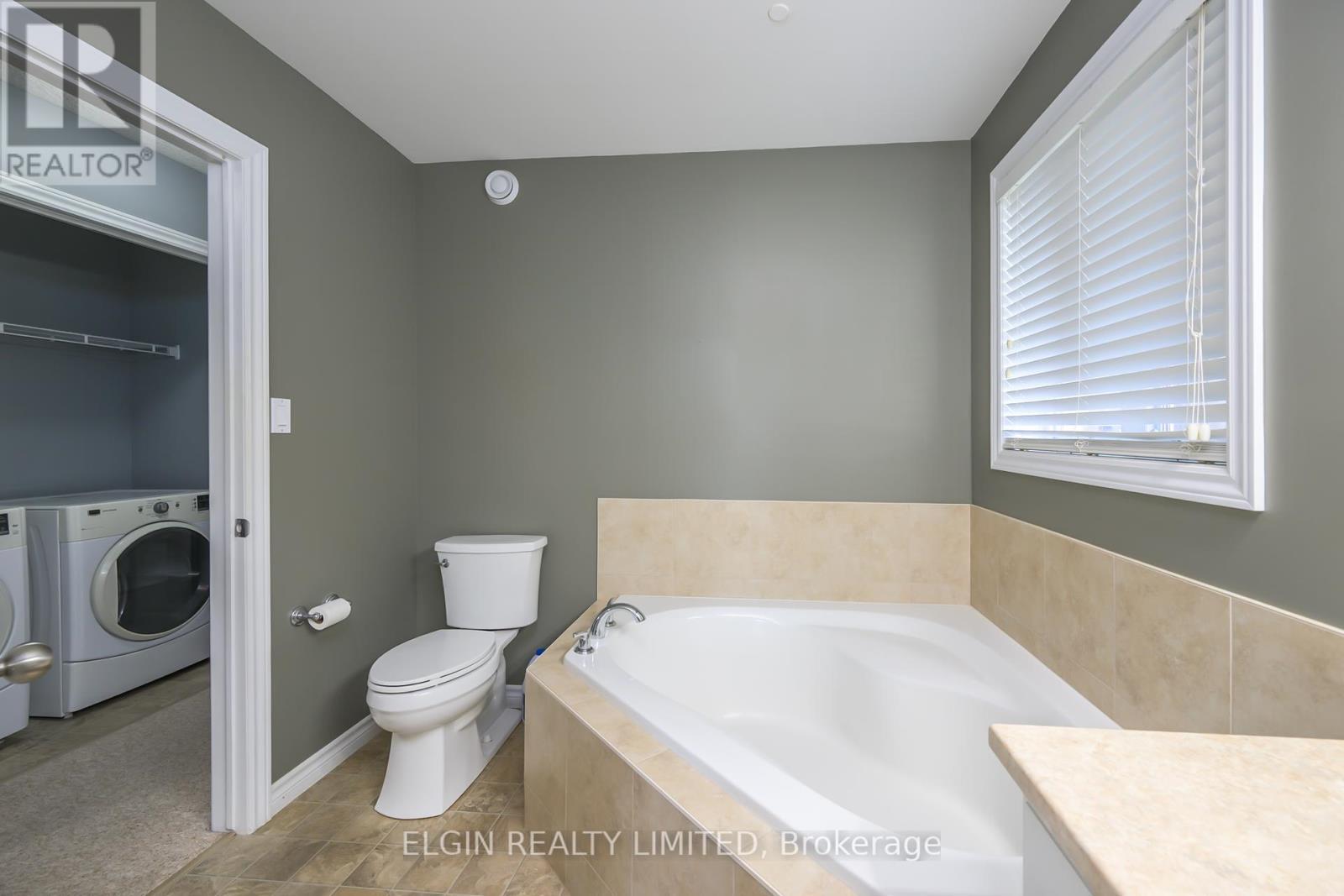 12 Peach Tree Boulevard, St. Thomas, ON - Indoor