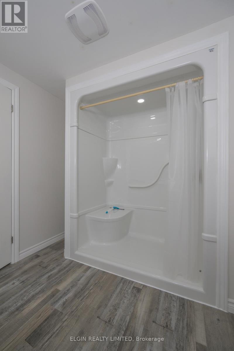 12 Peach Tree Boulevard, St. Thomas, ON - Indoor Photo Showing Bathroom