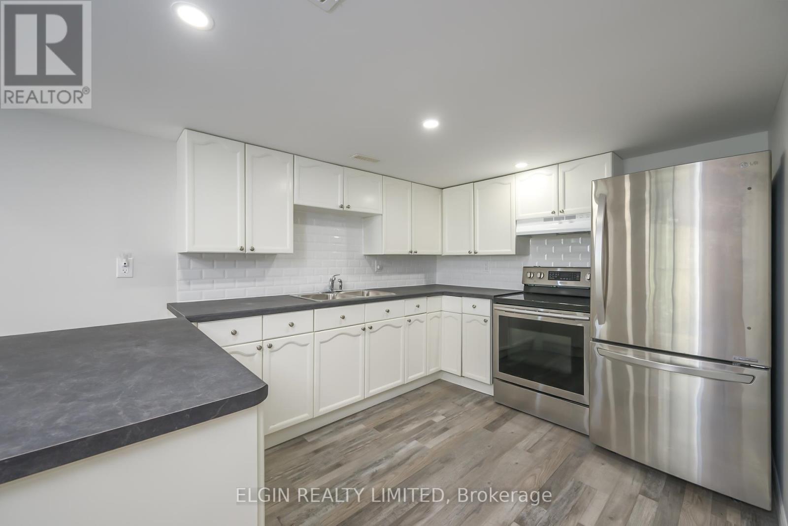 12 Peach Tree Boulevard, St. Thomas, ON - Indoor Photo Showing Kitchen