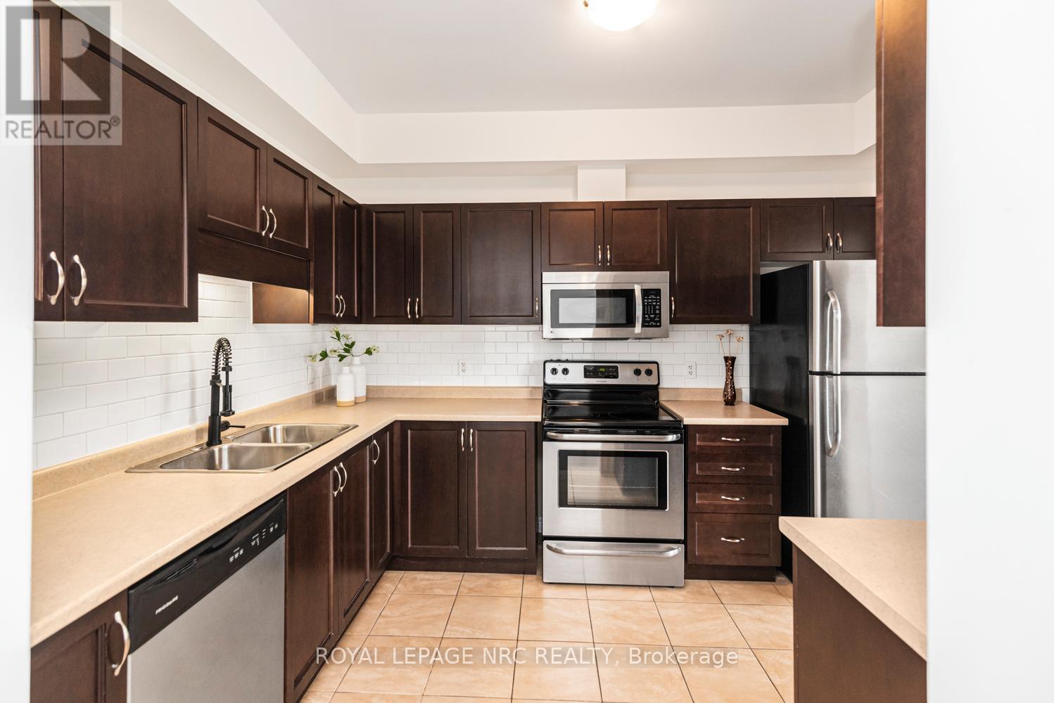 Stainless appliances - 22 - 45 Seabreeze Crescent, Hamilton, ON - Indoor Photo Showing Kitchen With Double Sink