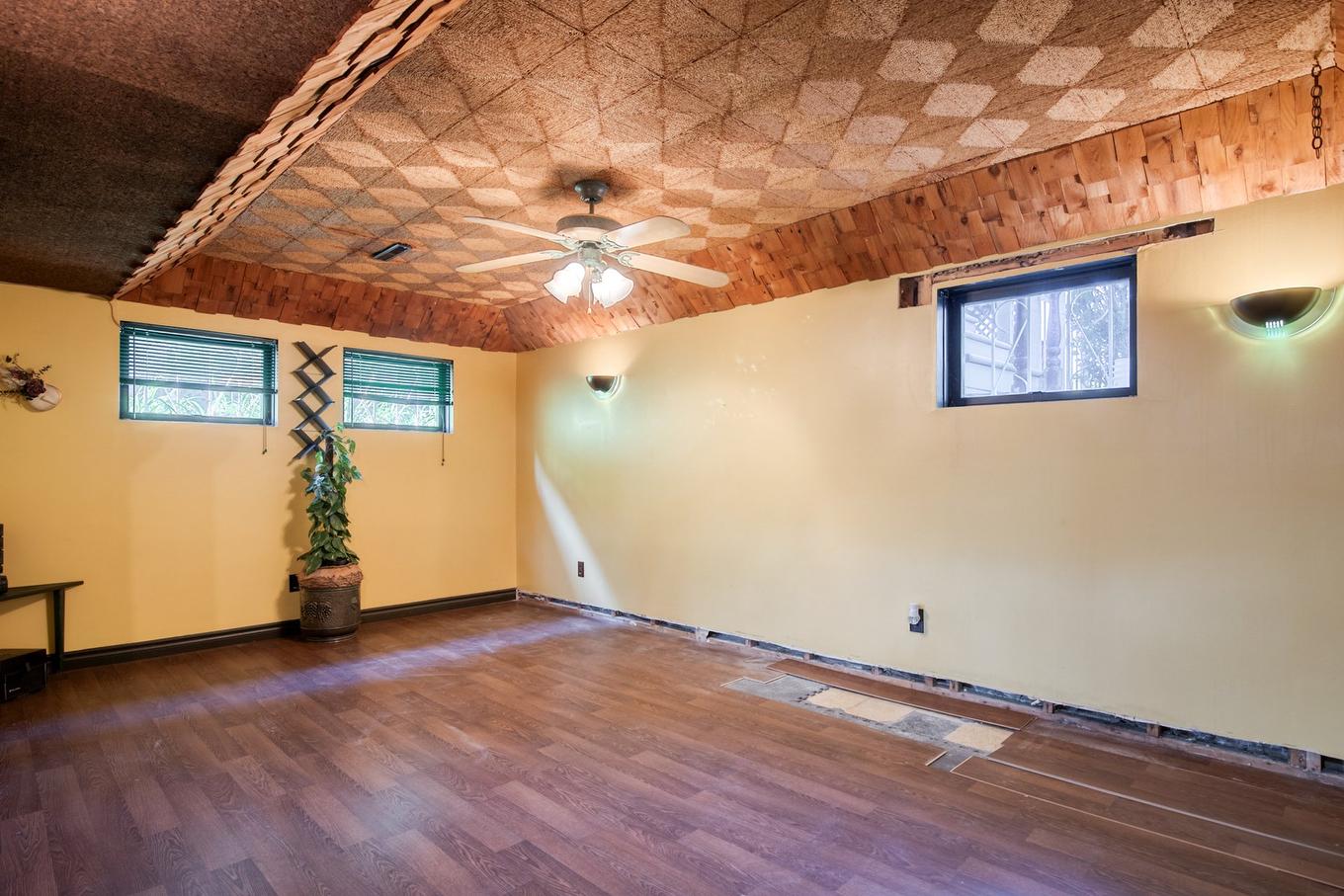 Family room - 7510 Rue Madrid, Brossard, QC - Indoor Photo Showing Other Room