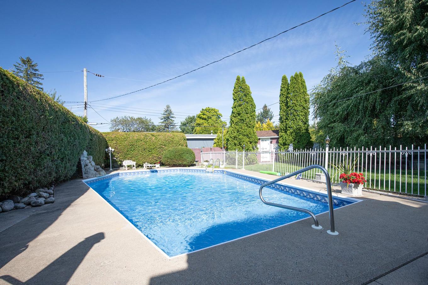 Pool - 7510 Rue Madrid, Brossard, QC - Outdoor With In Ground Pool With Backyard