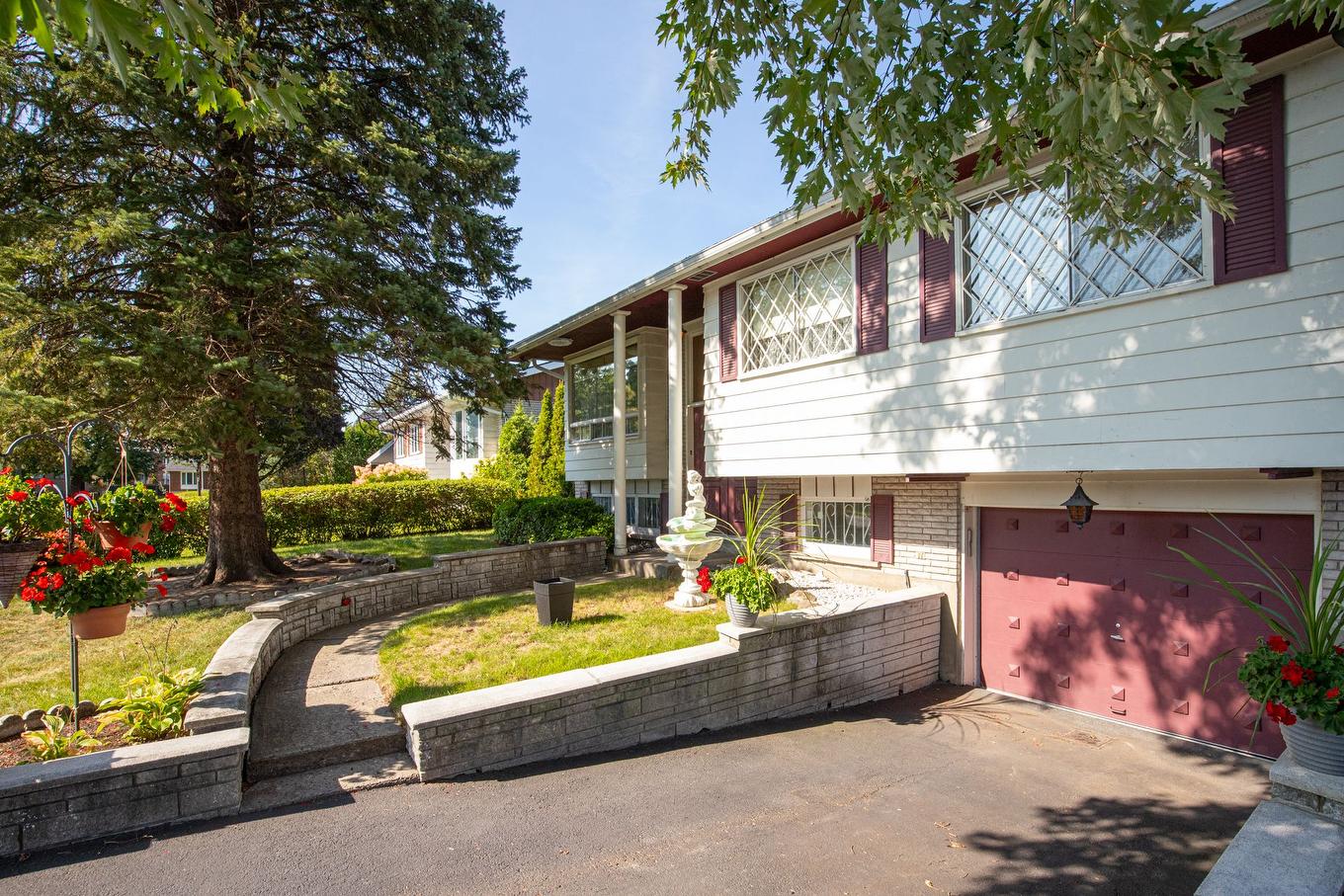 Frontage - 7510 Rue Madrid, Brossard, QC - Outdoor