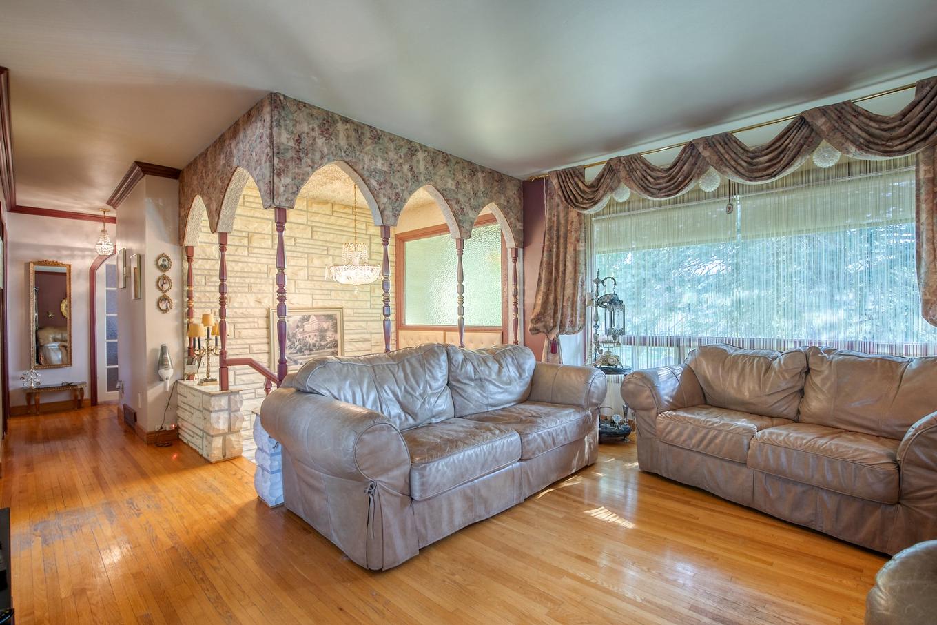 Living room - 7510 Rue Madrid, Brossard, QC - Indoor Photo Showing Living Room