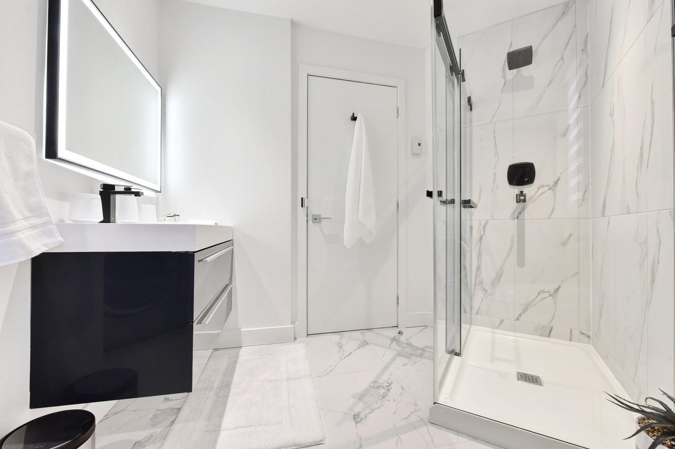 Bathroom - 8990 Place Rodier, Brossard, QC - Indoor Photo Showing Bathroom