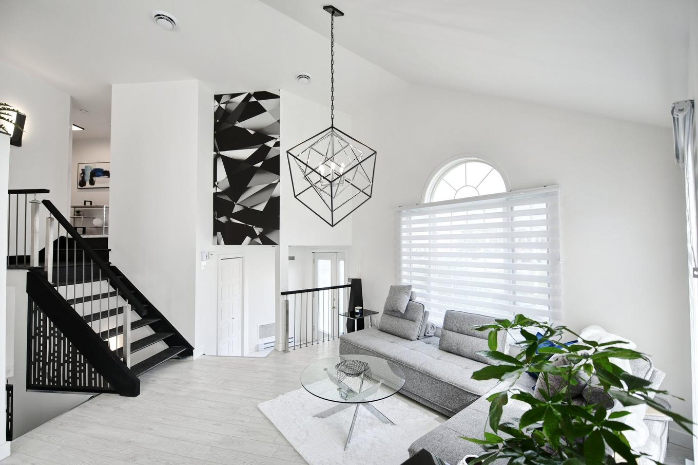 Living room - 8990 Place Rodier, Brossard, QC - Indoor Photo Showing Living Room