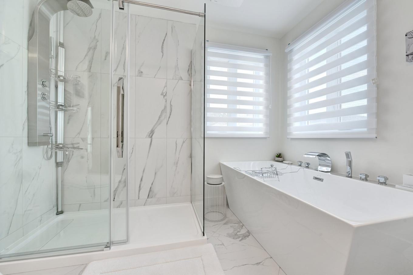 Bathroom - 8990 Place Rodier, Brossard, QC - Indoor Photo Showing Bathroom