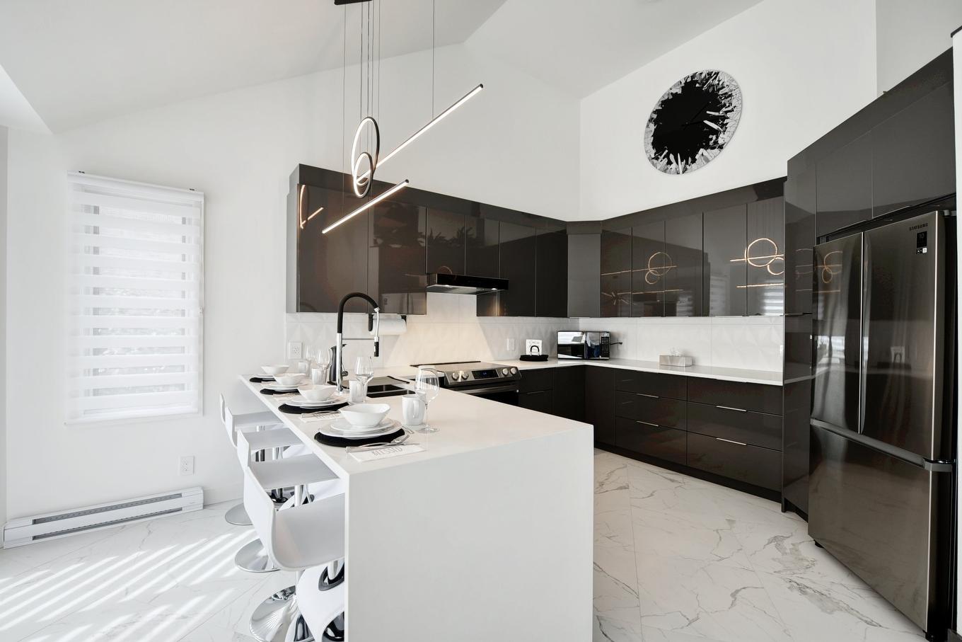 Kitchen - 8990 Place Rodier, Brossard, QC - Indoor Photo Showing Kitchen With Upgraded Kitchen