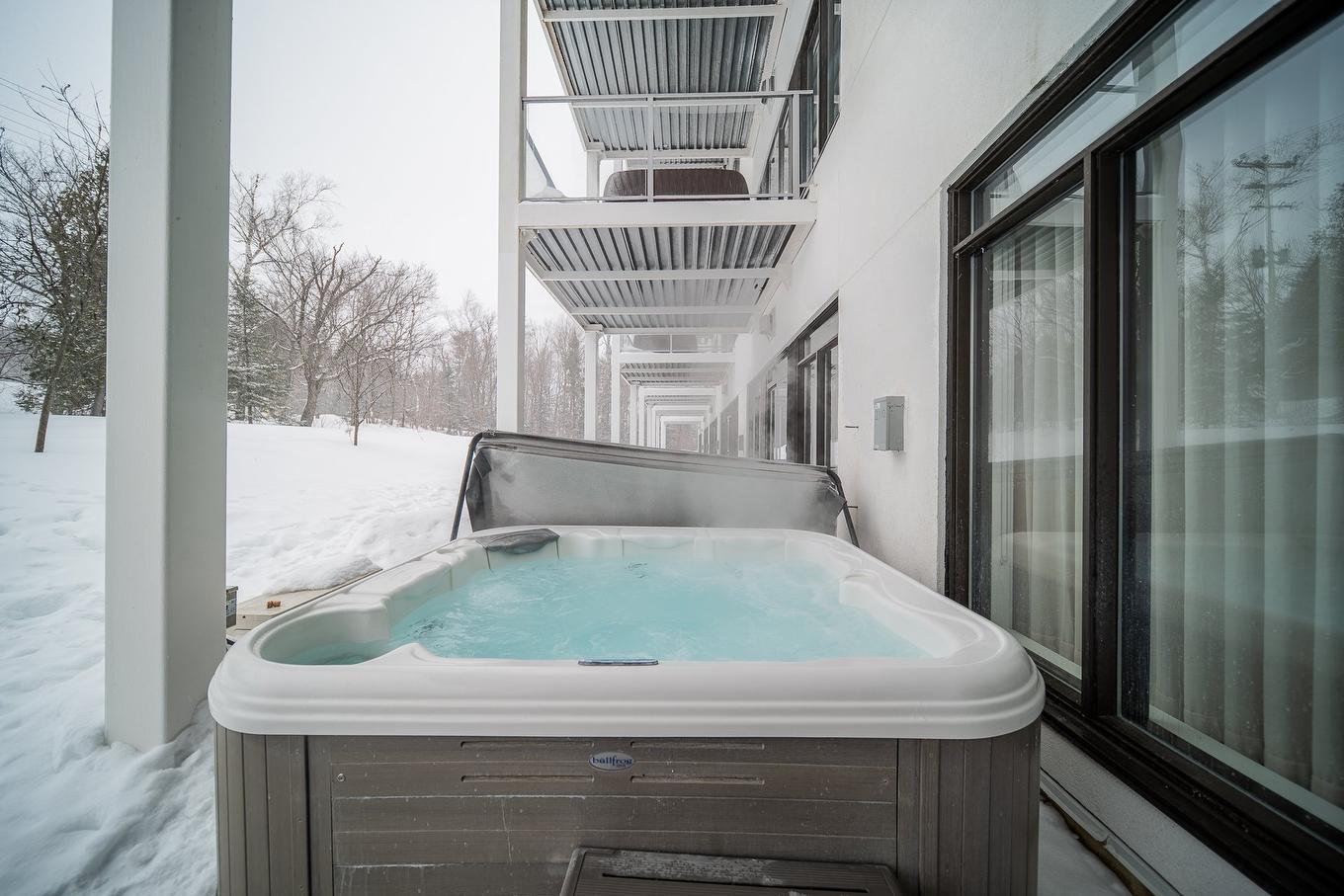 Spa - 110-43 Ch. Fridolin-Simard, Estérel, QC - With Exterior