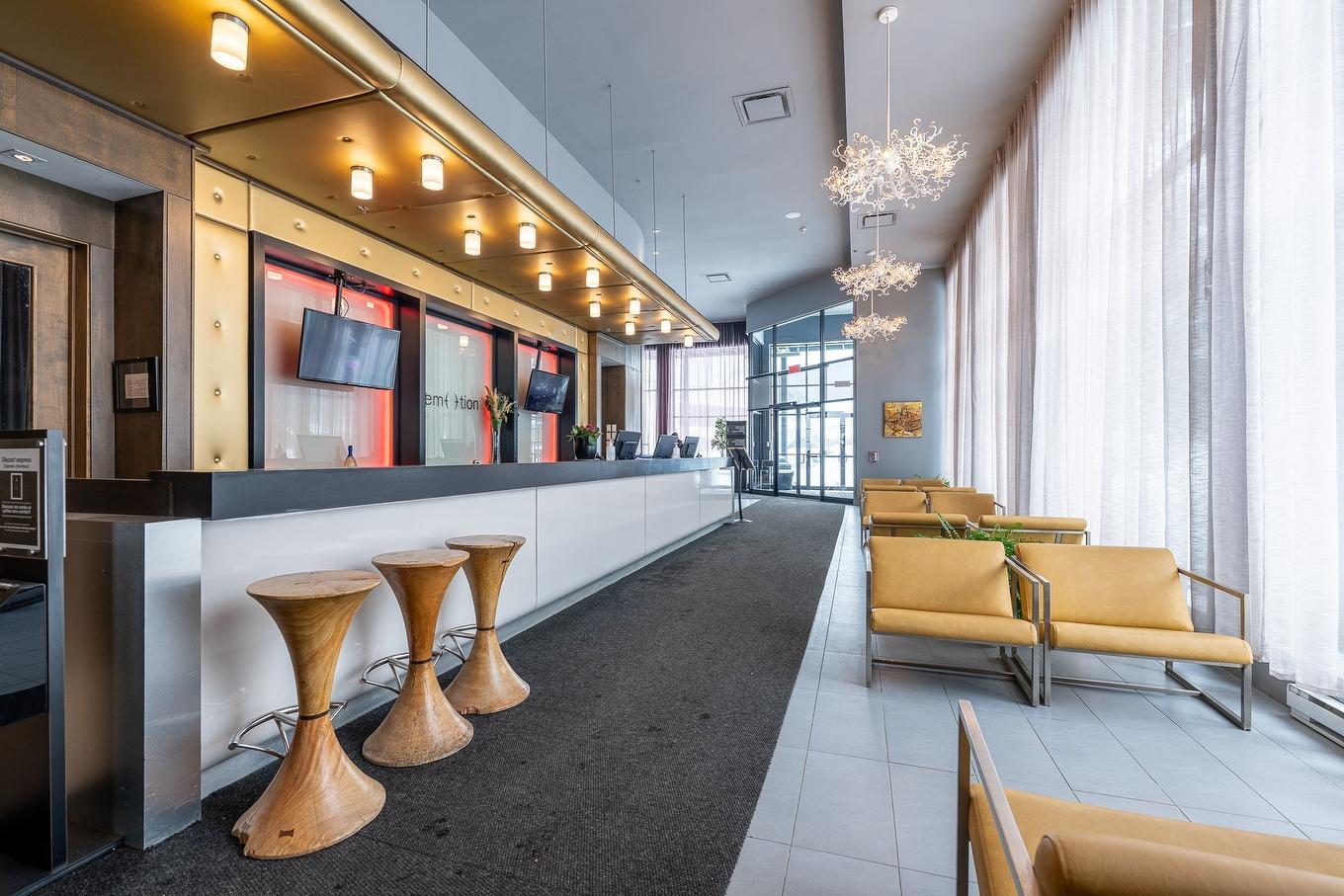 Hall d'entrée/Vestibule - 110-43 Ch. Fridolin-Simard, Estérel, QC - Indoor Photo Showing Other Room