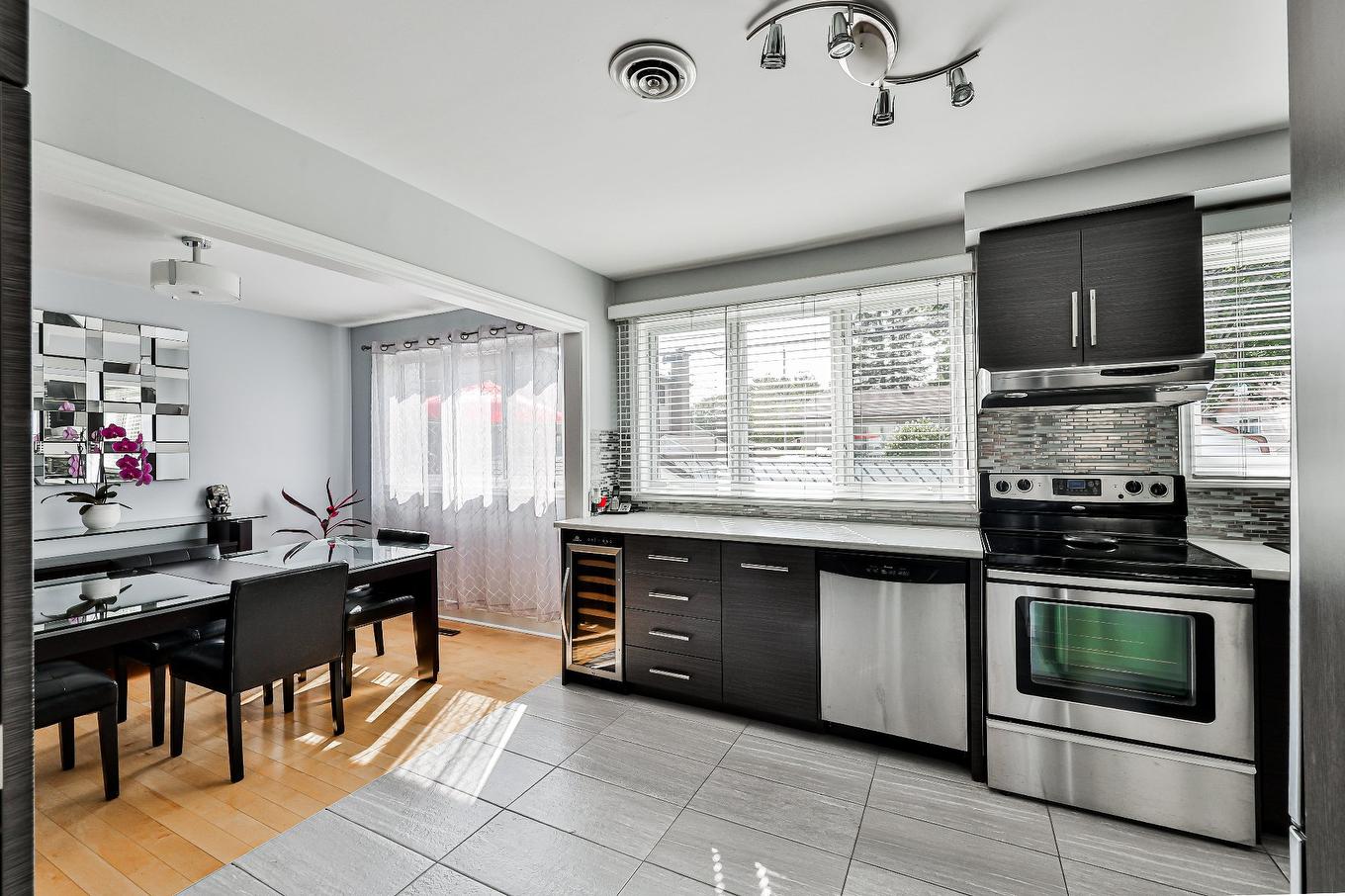Kitchen - 1008 Rue Violette, Laval (Sainte-Dorothée), QC - Indoor Photo Showing Kitchen