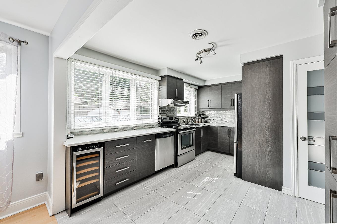 Kitchen - 1008 Rue Violette, Laval (Sainte-Dorothée), QC - Indoor Photo Showing Kitchen