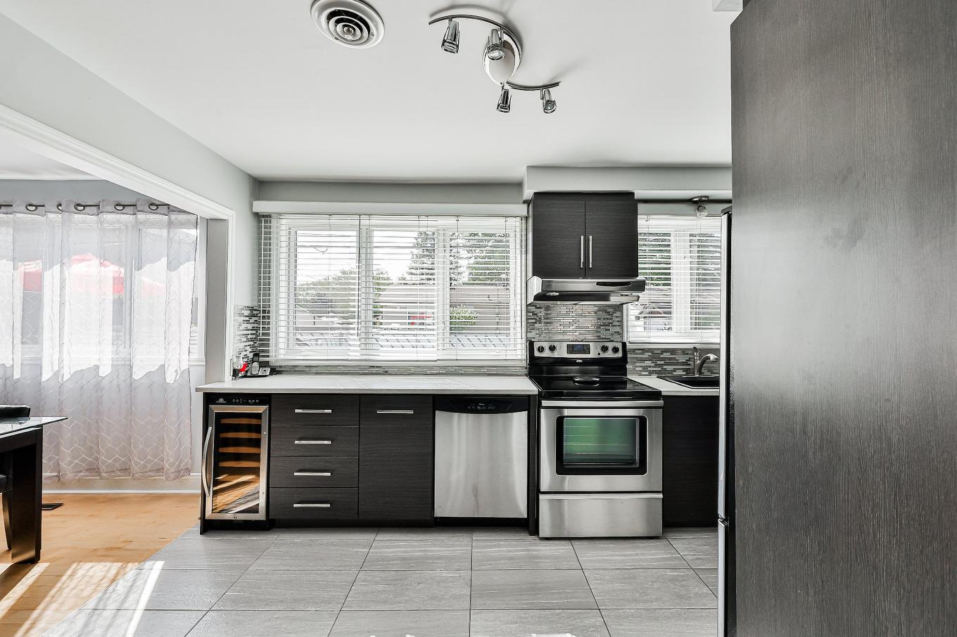 Kitchen - 1008 Rue Violette, Laval (Sainte-Dorothée), QC - Indoor Photo Showing Kitchen