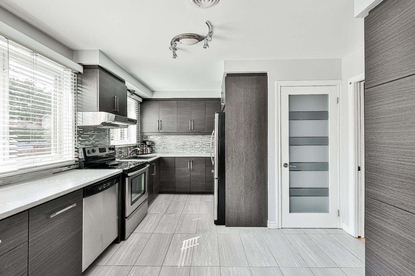 Kitchen - 1008 Rue Violette, Laval (Sainte-Dorothée), QC - Indoor Photo Showing Kitchen