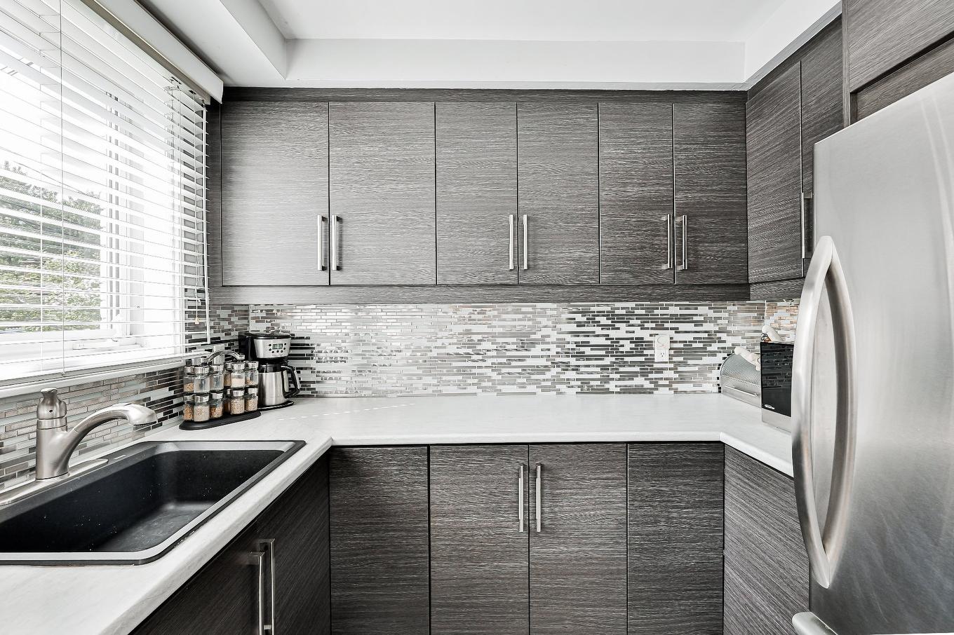 Kitchen - 1008 Rue Violette, Laval (Sainte-Dorothée), QC - Indoor Photo Showing Kitchen