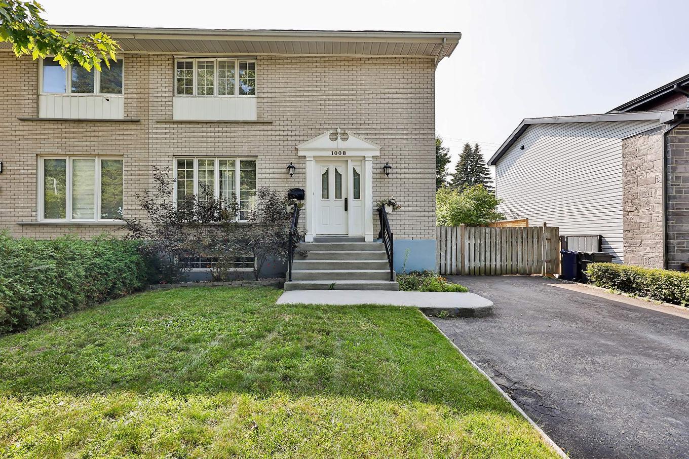 Frontage - 1008 Rue Violette, Laval (Sainte-Dorothée), QC - Outdoor