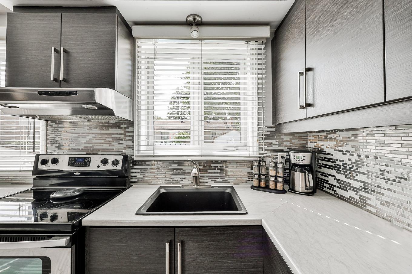 Kitchen - 1008 Rue Violette, Laval (Sainte-Dorothée), QC - Indoor Photo Showing Kitchen