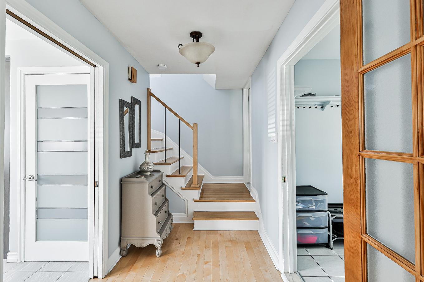 Staircase - 1008 Rue Violette, Laval (Sainte-Dorothée), QC - Indoor Photo Showing Other Room