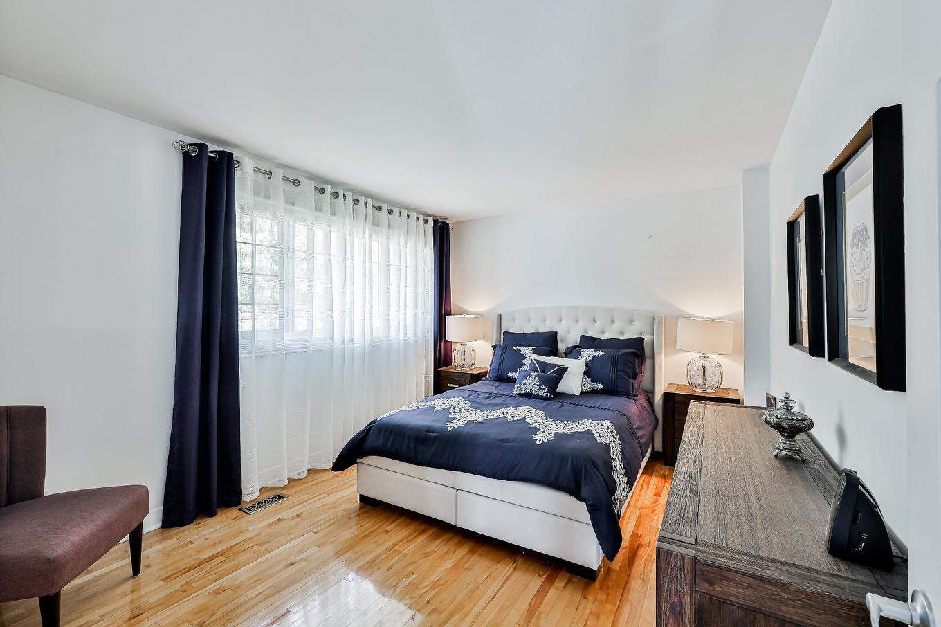 Primary bedroom - 1008 Rue Violette, Laval (Sainte-Dorothée), QC - Indoor Photo Showing Bedroom