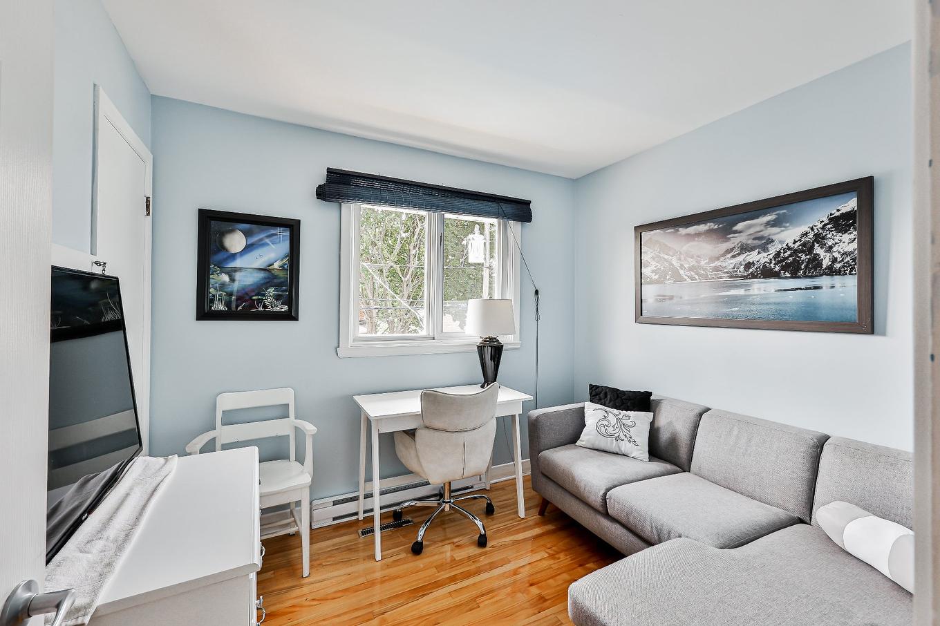 Bedroom - 1008 Rue Violette, Laval (Sainte-Dorothée), QC - Indoor Photo Showing Living Room